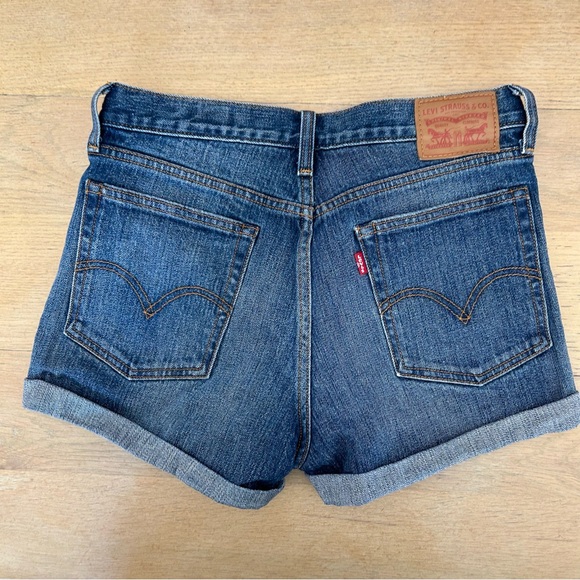 Levi’s - wedgie fit cuffed cone denim shorts - size 29 - Picture 2 of 6